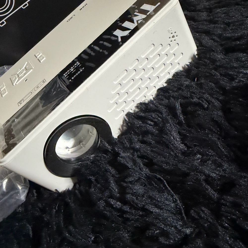 Compact White Mini Projector with Simple Projection Screen - Picture 3 of 5